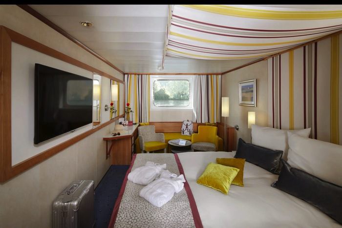2-bed outside cabin with extra bed, A3